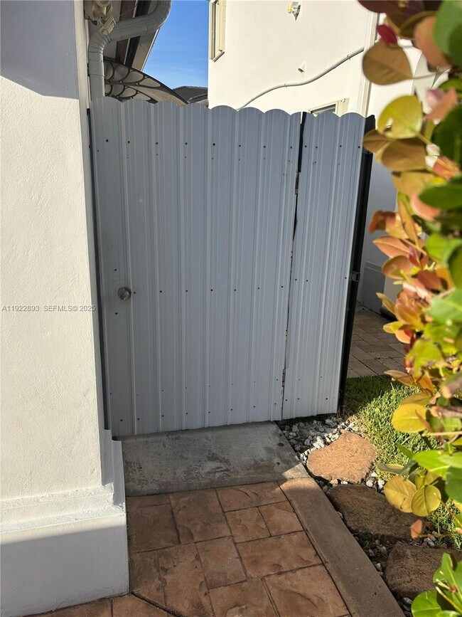 Primary Photo - 15535 SW 10th St