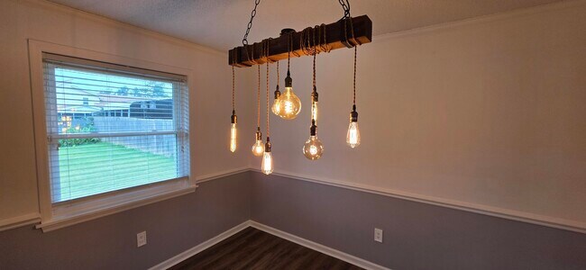 Building Photo - 4011 Pinnacle Way