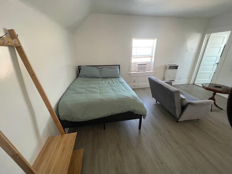 Building Photo - 4510 N Figueroa St