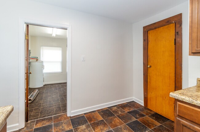 Building Photo - 6520 Jackie Ln