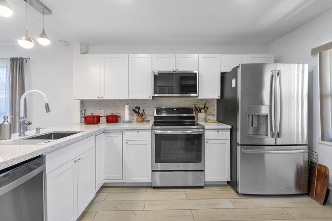 Building Photo - 8436 Cypress Ln
