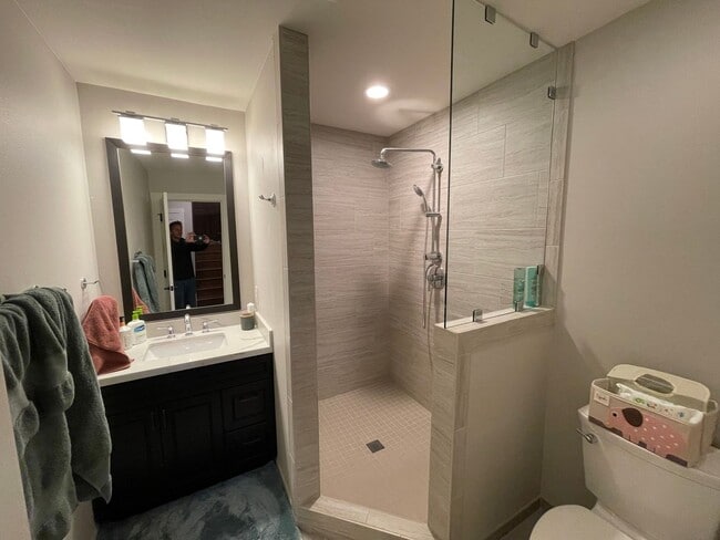 Building Photo - Spacious Corner-Lot Home 4 bed 3 bath – Gr...