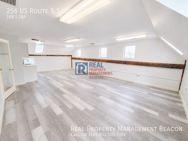 Building Photo - 256 US Route 5 South-10