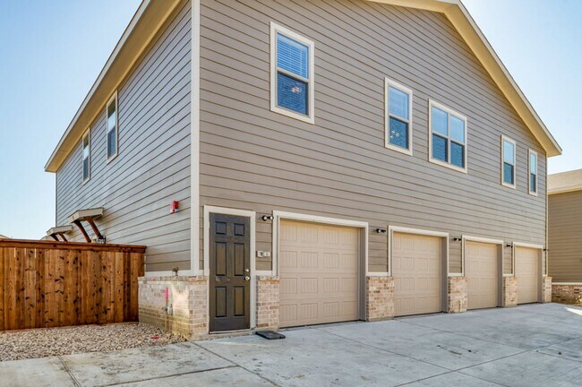 Building Photo - GORGEOUS 2 BEDROOM FOUR PLEX LOCATED IN MIDLOTHIAN ISD!