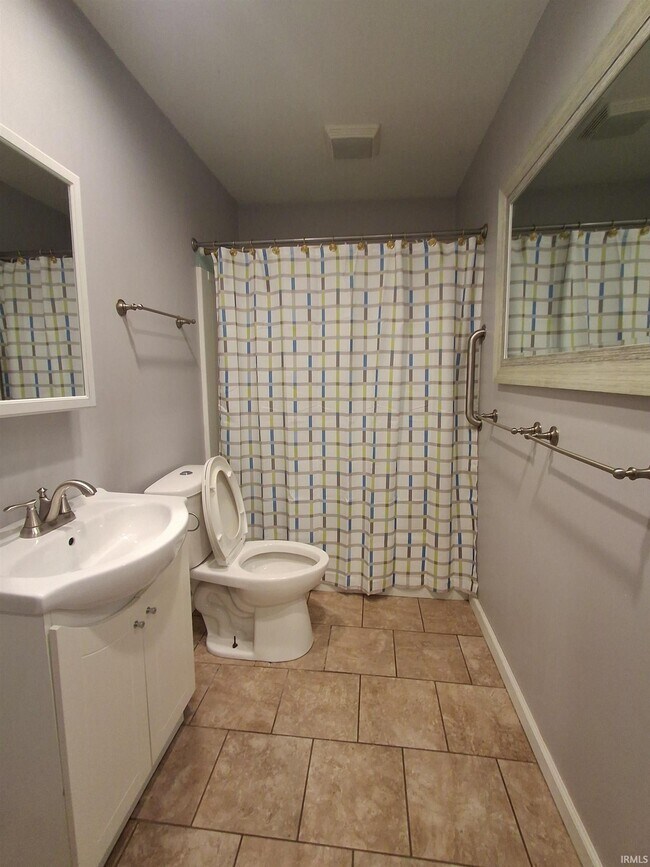 Building Photo - 3516 Central Dr