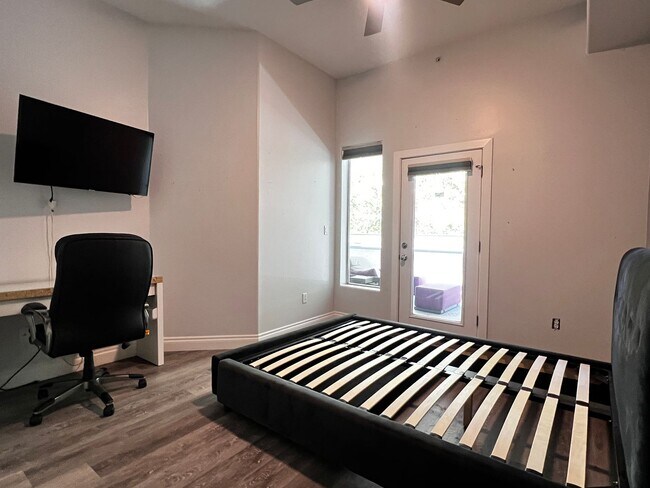 Building Photo - 2 Bed 2 Bath Furnished Condo Tempe Resort-...