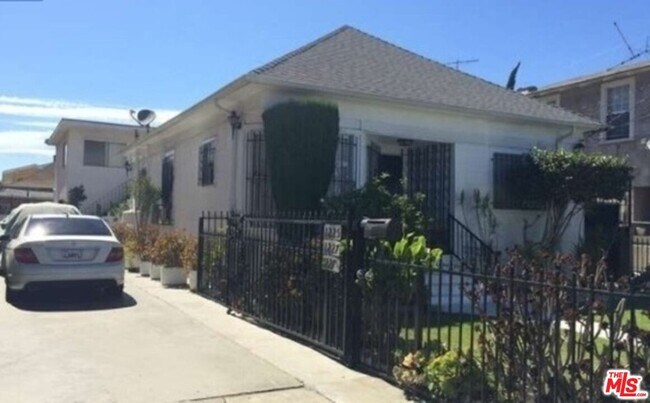 Building Photo - 1227 1/2 Normandie Ave