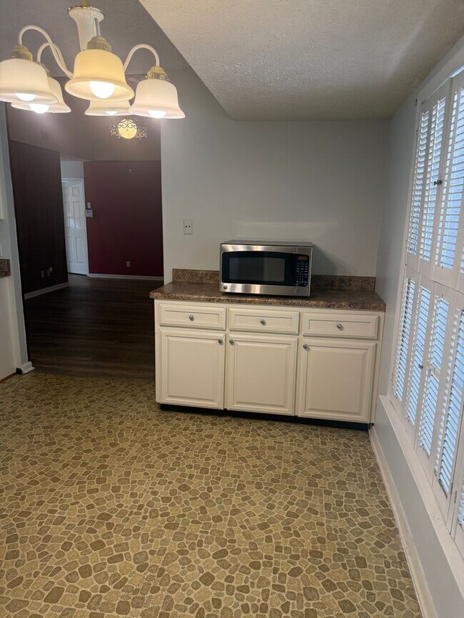 Building Photo - 706 Tibet Ave