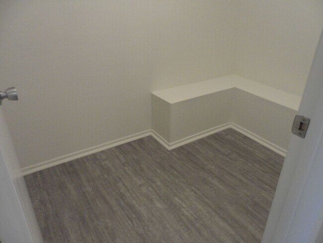 Building Photo - Spacious 2 Bed/2 Bath Home In Cathedral City!