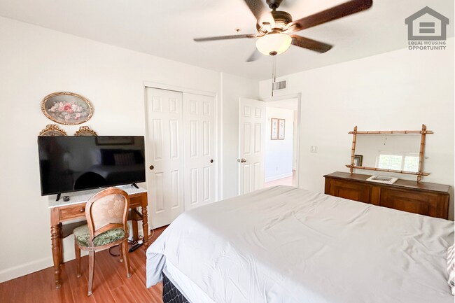 Building Photo - 3Bed/2Bath Furnished Home w/Stunning Backyard! Ready for Immediate Move-In! – POOL!