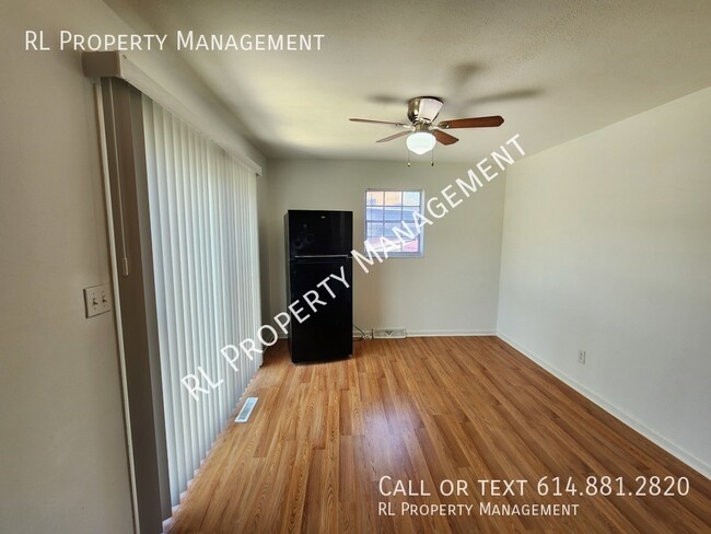 Building Photo - Spacious 3 bedroom 1.5 bathroom town home