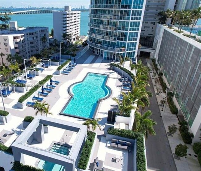 Building Photo - 480 NE 30th St