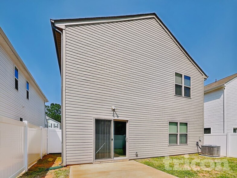Building Photo - 138 Spring Knoll Dr