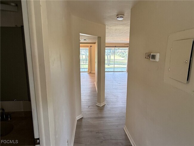 Building Photo - 1699 Golf Club Dr