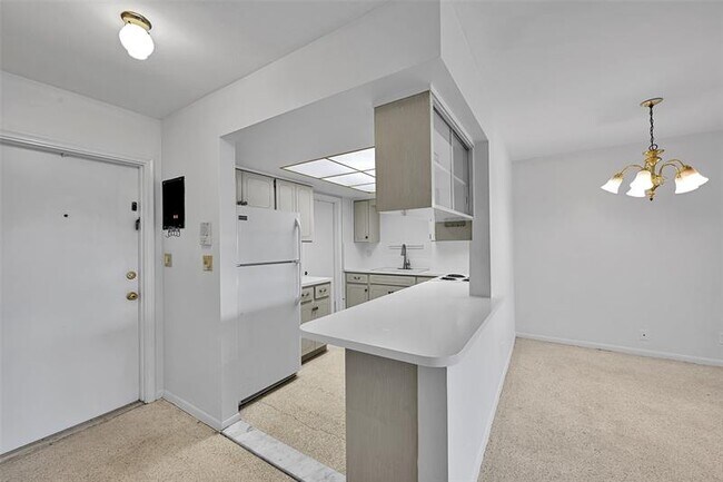 Building Photo - 2624 NE 32nd St