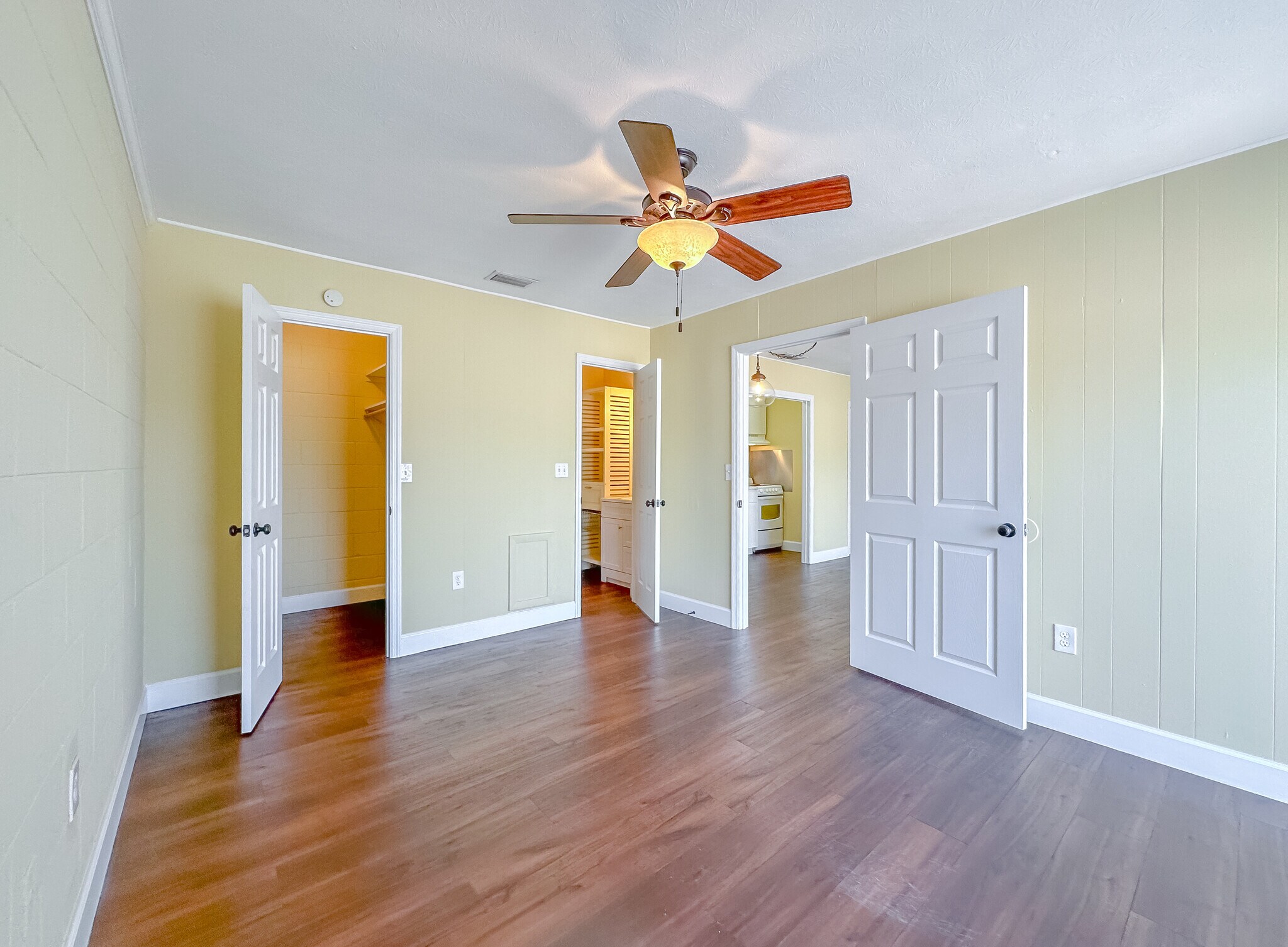 Building Photo - 2241 W Pensacola St