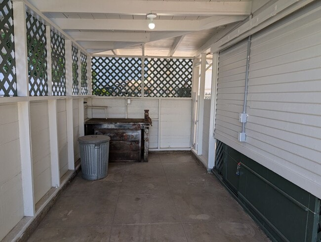 Building Photo - Centrally located 2 Bed, 1.5 Bath house in...