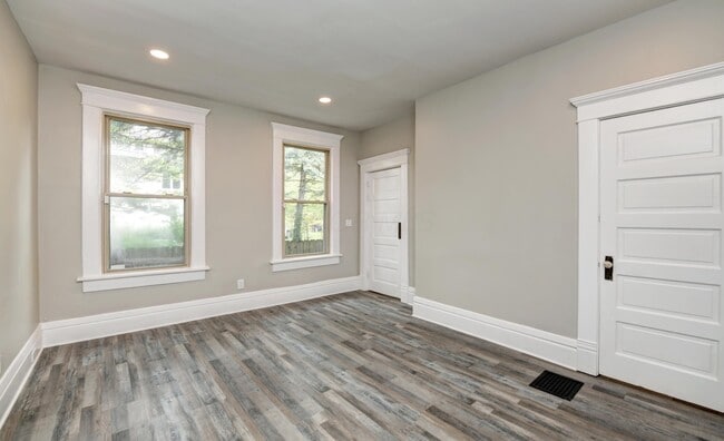 Building Photo - 1050 Oak St