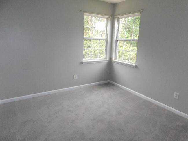 Building Photo - Nice home near outlet mall