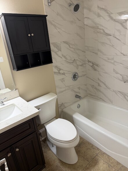 Building Photo - 1110 West Dr