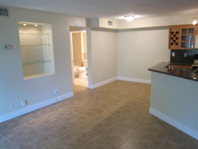 Building Photo - 9999 Summerbreeze Dr