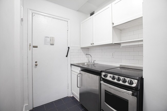 Building Photo - 307 East 44th Street
