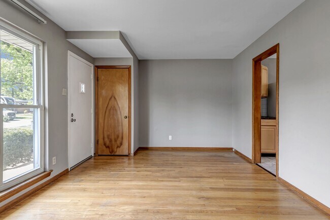 Building Photo - 765 Babler Dr