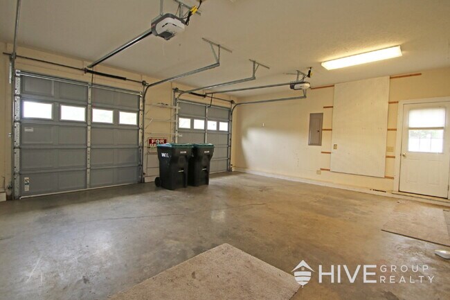 Building Photo - Golf Course Living with Spacious Comfort Inside & Out!