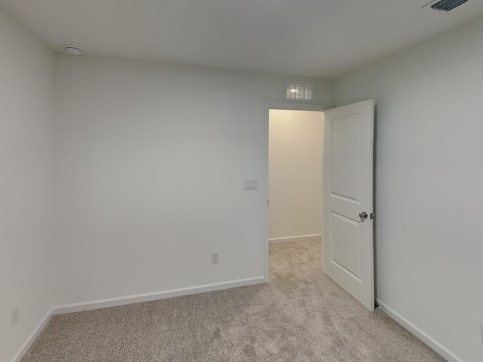 Building Photo - 586 Holly Lks Dr