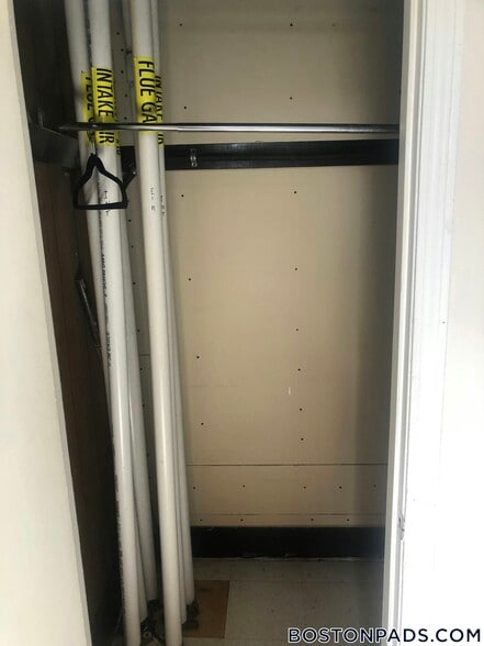 Building Photo - 7 Linden St