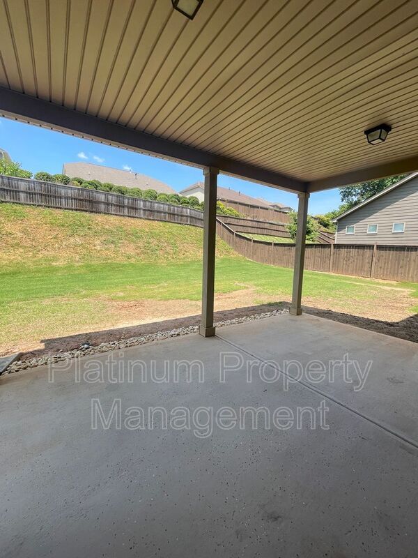 Building Photo - 5180 Mirror Lake Dr