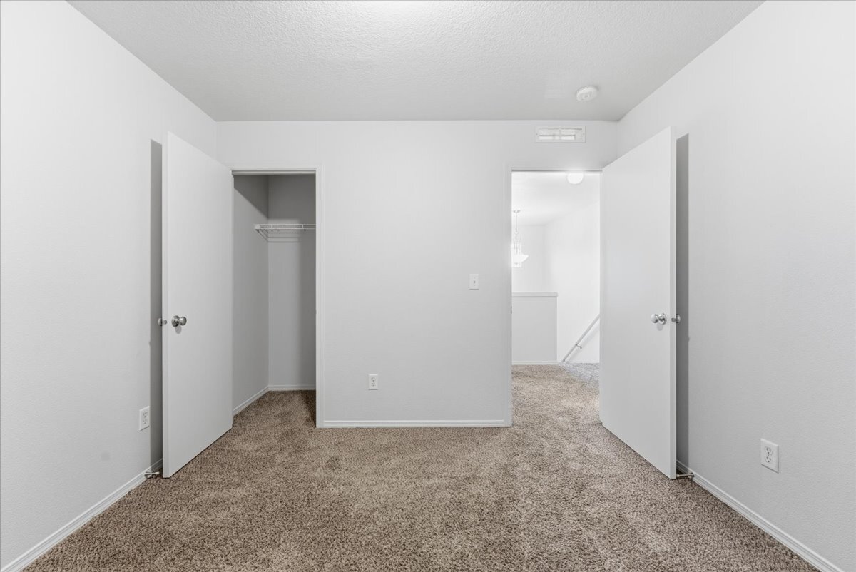 Building Photo - 12811 NE 49TH WAY