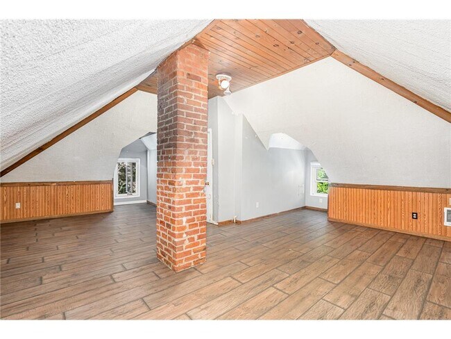 Building Photo - 778 Winslow Ave