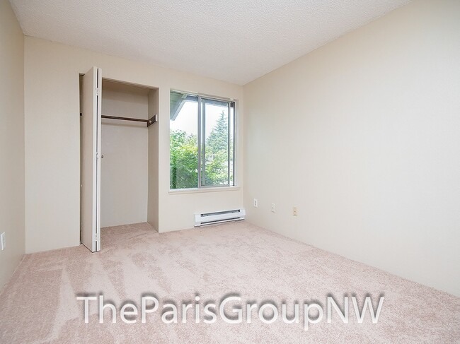 Building Photo - 3BR Top Flr Fairwood Condo – Great Locatio...