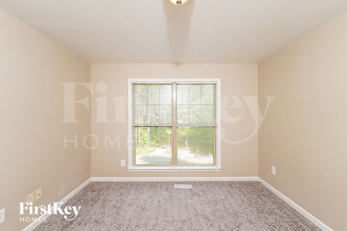 Building Photo - 105 Whispering Way