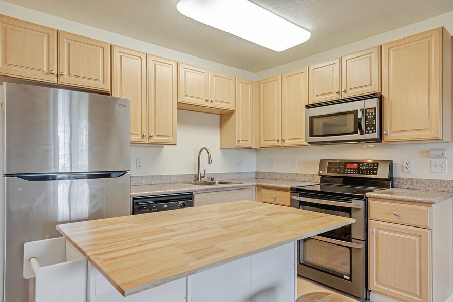 Building Photo - 3128 Loma Verde Dr