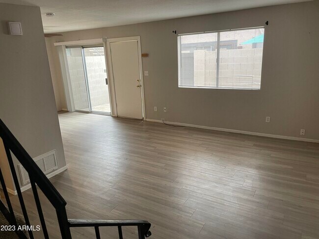 Building Photo - 1087 N 84th Pl
