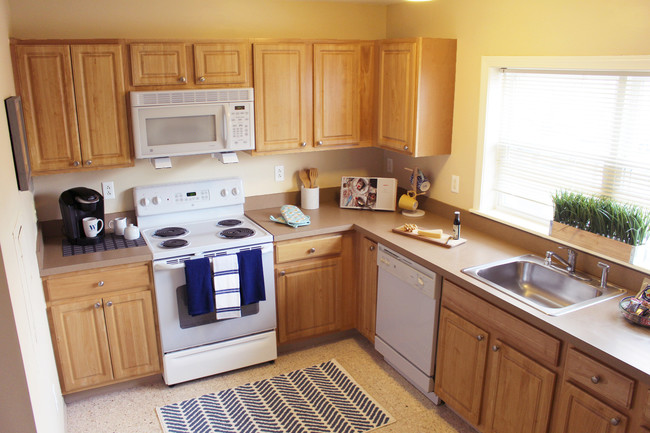 Kitchen-fully applianced - Temple Street Apartments (Roommate living)