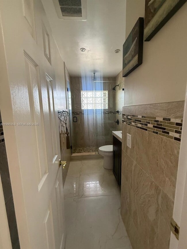 Building Photo - 281 W 17th St