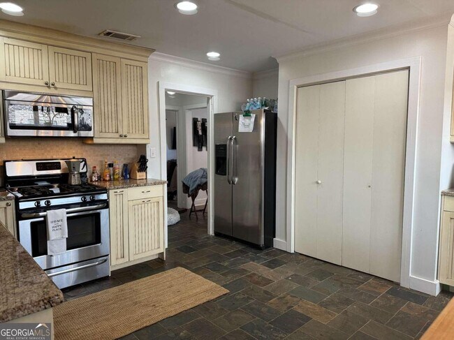 Building Photo - 4229 Weaver St SE