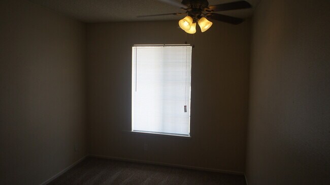 Building Photo - Charming 3Bed/2Bath/2Car residence with gated pool located in E. Las Vegas