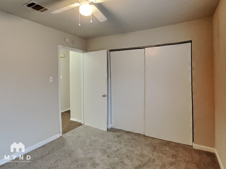 Building Photo - 6204 Duchess Dr