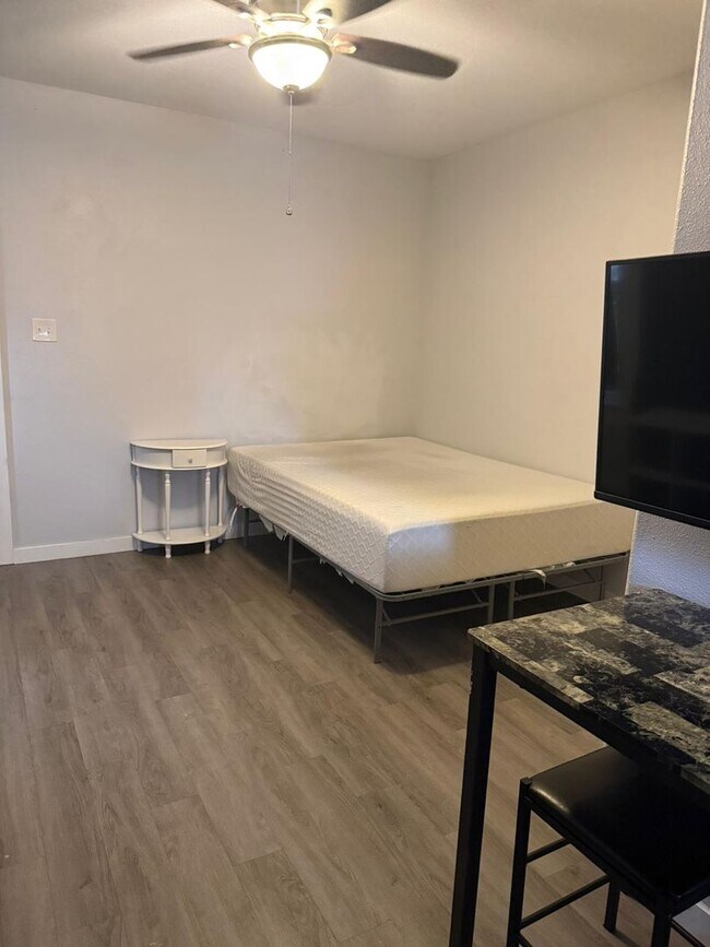 Building Photo - 2460 North St