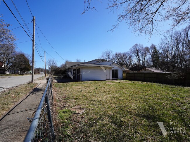 Building Photo - Spacious 3 Bedroom, 2 Bathroom Rental Home...