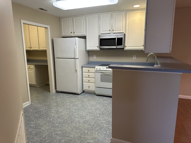 Building Photo - Well-Maintained Condo with 2 Bonus Rooms & Attached 2-Car Garage