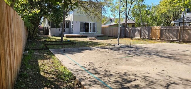 Building Photo - 1408 W 51st St