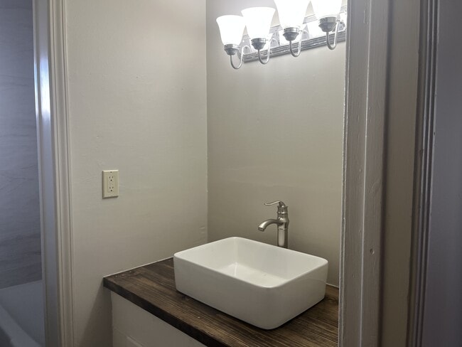 Building Photo - 1105 Edgewood Ave