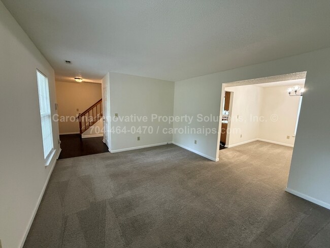 Building Photo - 10722 Roxbury Ct