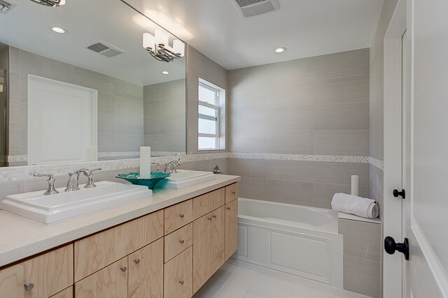 Building Photo - 831 S Curson Ave