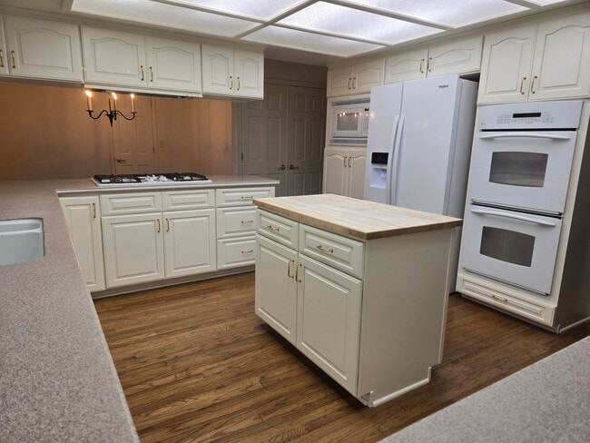 Building Photo - 4 bedroom home off of Mayberry Dr in Reno